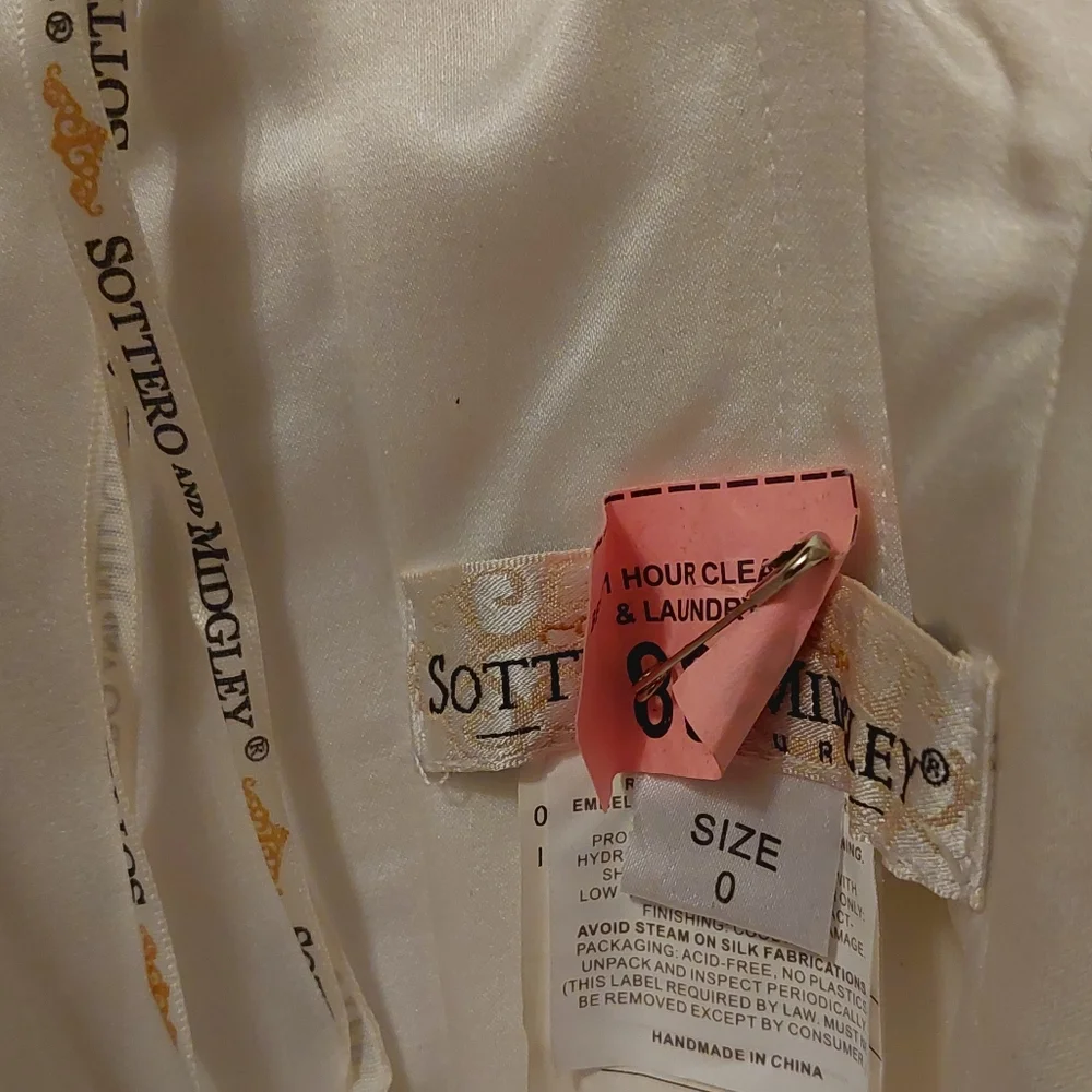 WEDDING DRESS SOTTERO & MIDGLEY. sz 0, $600 GLENN HEIGHTS TX PPU OR SHIPPING - Picture 9 of 13